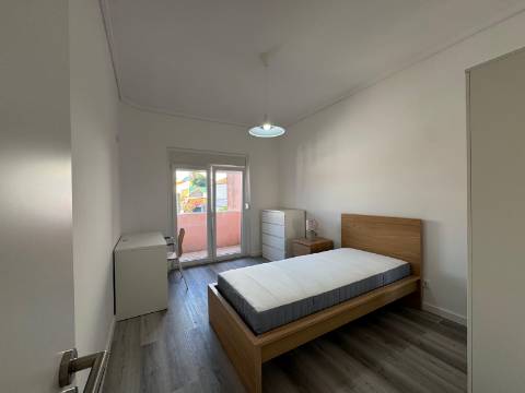 Apartamento T4 Remodelado Almada