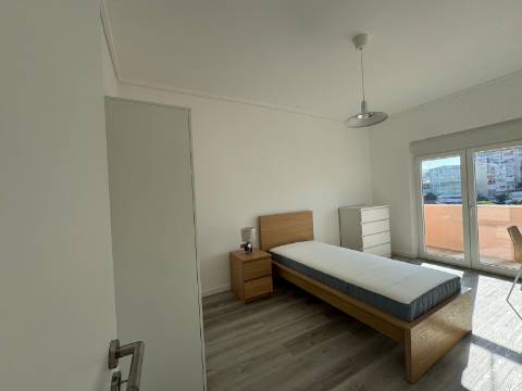 Apartamento T4 Remodelado Almada