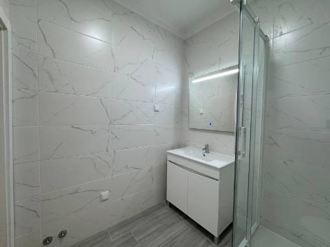 Apartamento T4 Remodelado Almada