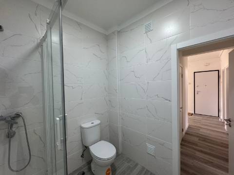 Apartamento T4 Remodelado Almada