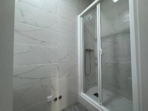Apartamento T4 Remodelado Almada
