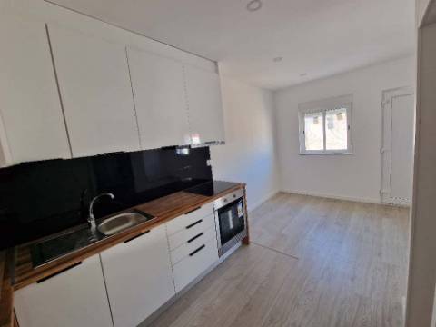 Moradia T1+1 Laranjeiro