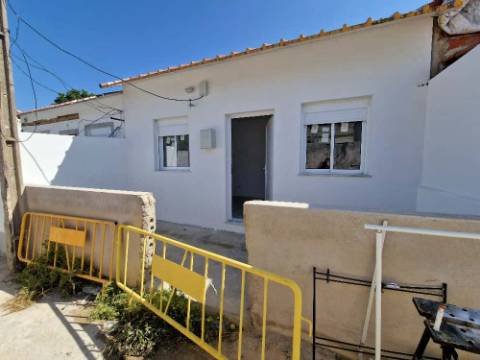 Moradia T1+1 Laranjeiro