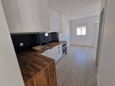 Moradia T1+1 Laranjeiro