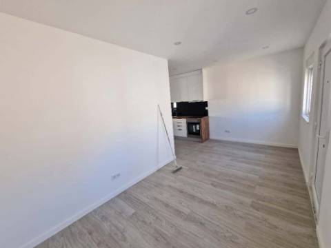 Moradia T1+1 Laranjeiro