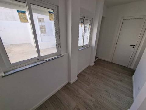 Moradia T1+1 Laranjeiro