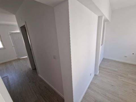 Moradia T1+1 Laranjeiro