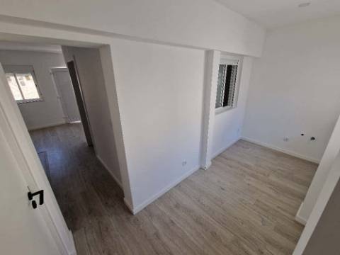 Moradia T1+1 Laranjeiro