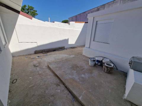 Moradia T1+1 Laranjeiro