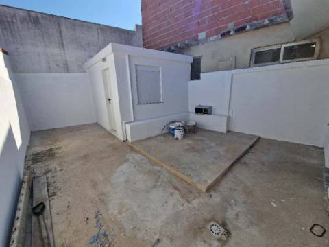 Moradia T1+1 Laranjeiro