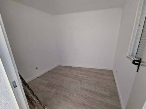 Moradia T1+1 Laranjeiro