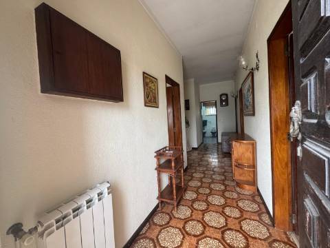 Moradia T3 Isolada de gaveto Fernão Ferro