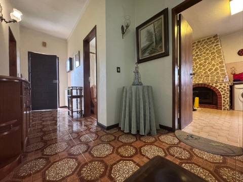 Moradia T3 Isolada de gaveto Fernão Ferro