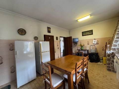 Moradia T3 Isolada de gaveto Fernão Ferro