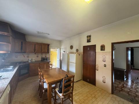 Moradia T3 Isolada de gaveto Fernão Ferro