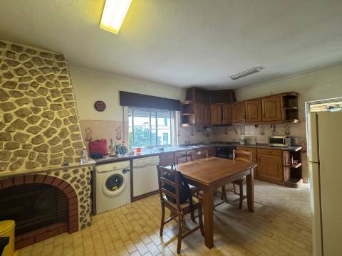 Moradia T3 Isolada de gaveto Fernão Ferro