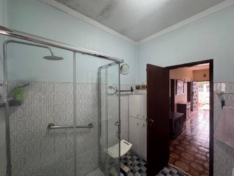 Moradia T3 Isolada de gaveto Fernão Ferro