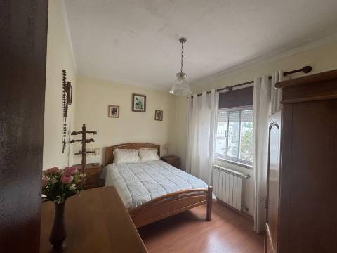 Moradia T3 Isolada de gaveto Fernão Ferro