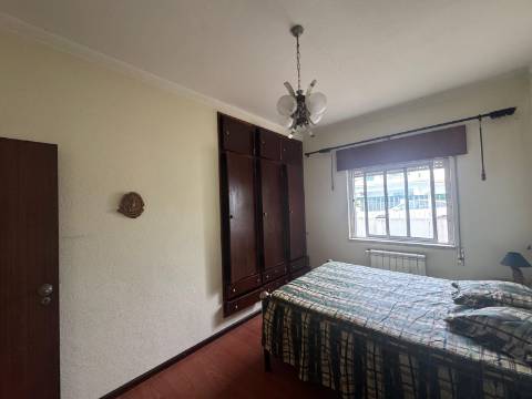 Moradia T3 Isolada de gaveto Fernão Ferro