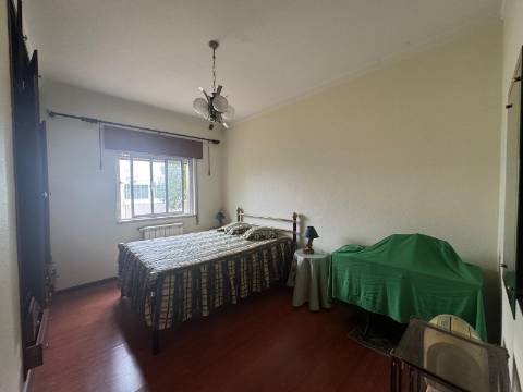 Moradia T3 Isolada de gaveto Fernão Ferro