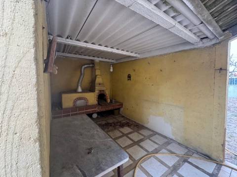 Moradia T3 Isolada de gaveto Fernão Ferro