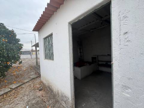 Moradia T3 Isolada de gaveto Fernão Ferro