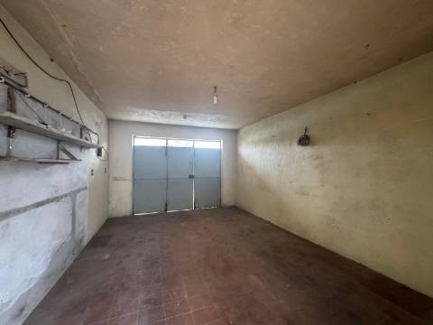 Moradia T3 Isolada de gaveto Fernão Ferro