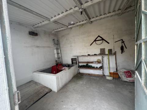 Moradia T3 Isolada de gaveto Fernão Ferro