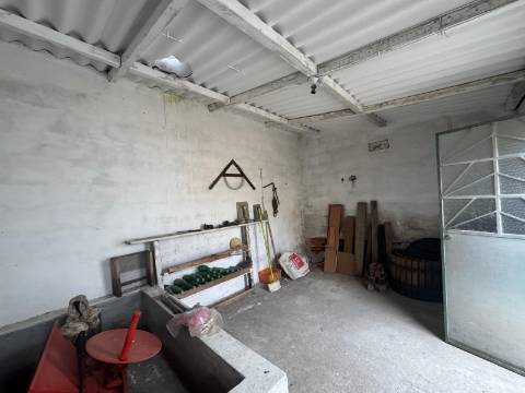 Moradia T3 Isolada de gaveto Fernão Ferro