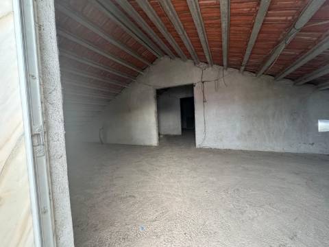 Moradia T3 Isolada de gaveto Fernão Ferro