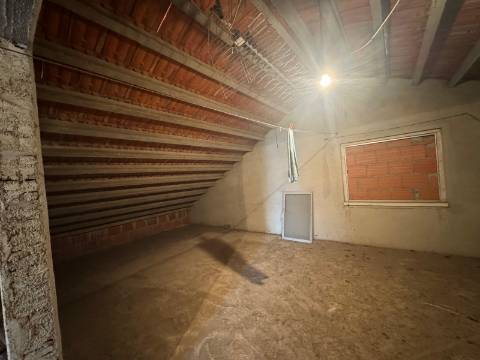 Moradia T3 Isolada de gaveto Fernão Ferro