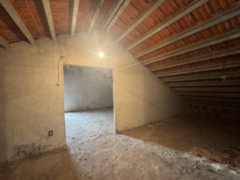 Moradia T3 Isolada de gaveto Fernão Ferro