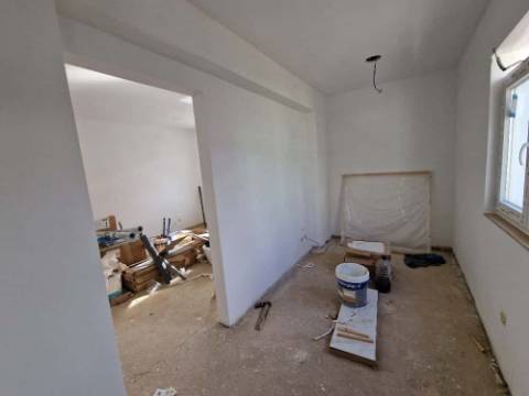 Apartamento T3 C/Quintal e Logradouro- Seixal