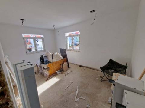 Apartamento T3 C/Quintal e Logradouro- Seixal