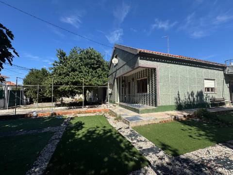 Moradia T2 Isolada- Fernão Ferro