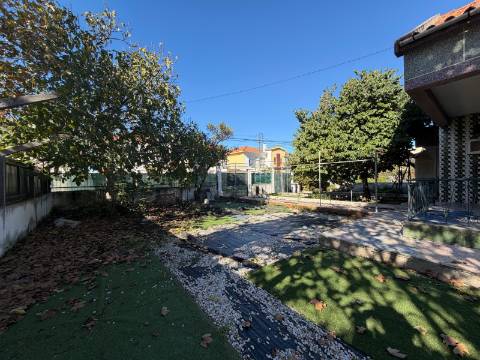 Moradia T2 Isolada- Fernão Ferro