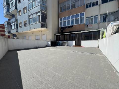 Apartamento T3 c/ terraço - Cruz de Pau