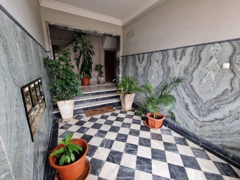 Apartamento T3 c/ terraço - Cruz de Pau