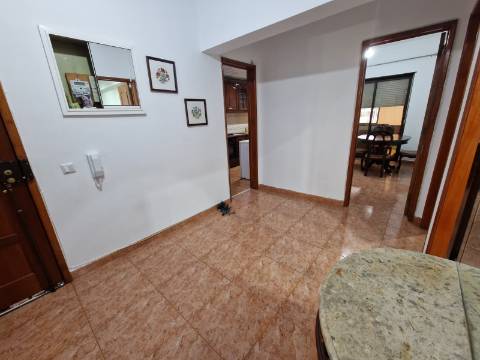 Apartamento T3 c/ terraço - Cruz de Pau