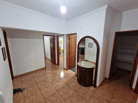 Apartamento T3 c/ terraço - Cruz de Pau