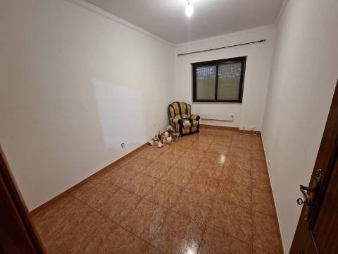 Apartamento T3 c/ terraço - Cruz de Pau