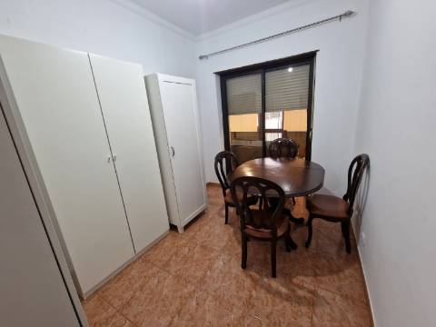 Apartamento T3 c/ terraço - Cruz de Pau