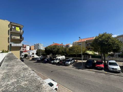 Apartamento T3 c/ terraço - Cruz de Pau