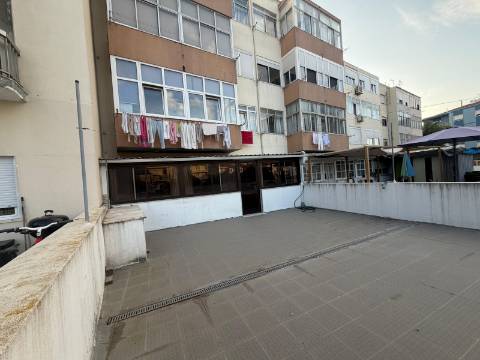 Apartamento T3 c/ terraço - Cruz de Pau