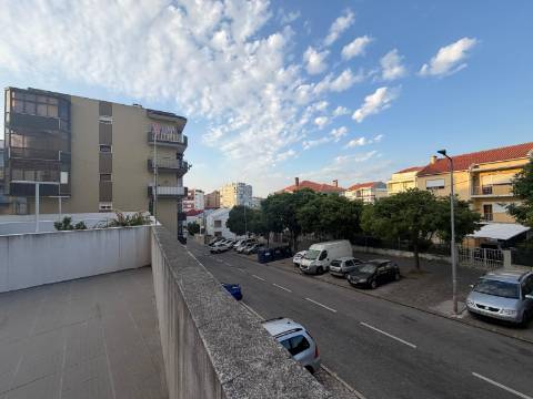 Apartamento T3 c/ terraço - Cruz de Pau