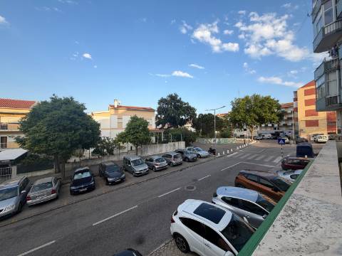 Apartamento T3 c/ terraço - Cruz de Pau