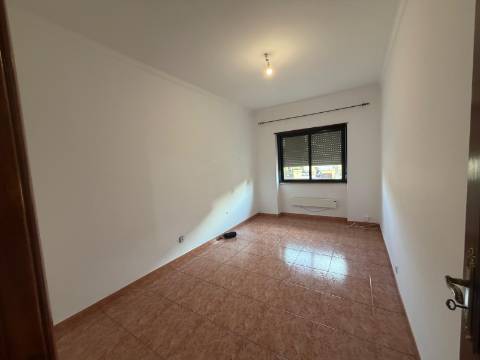 Apartamento T3 c/ terraço - Cruz de Pau