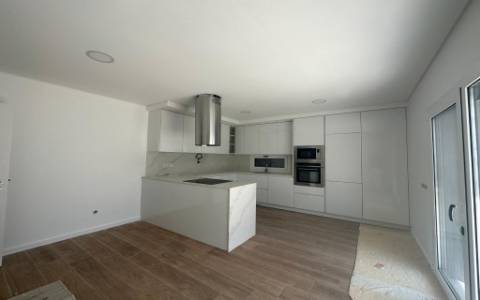 Moradia Geminada NoVaT4 c/Piscina e garagem - Foros de Amora