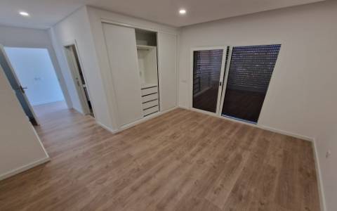 Moradia Geminada NoVaT4 c/Piscina e garagem - Foros de Amora