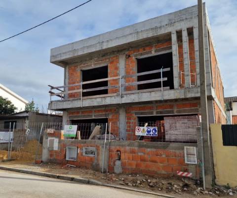 Moradia Geminada NoVaT4 c/Piscina e garagem - Foros de Amora